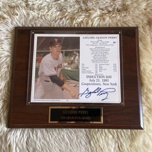 Autographed Gaylord Perry 8x10 Photo with COA - San Francisco Giants Legend